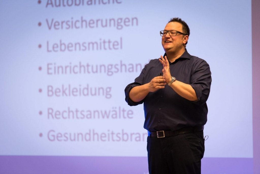 Hannes Katzenbeisser zeigt die Lösungen für alle Branchen
